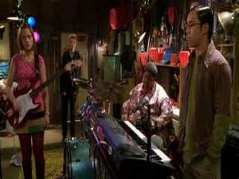 Zooey Deschanel singing "mr.big stuff" in- "the new guy" - YouTube