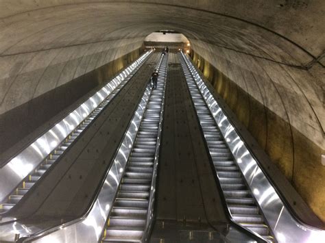 Metro unveils new escalators in Bethesda - WTOP News