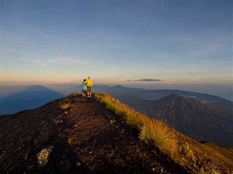 Mendaki Puncak Tertinggi Pulau Bali – Wira Nurmansyah