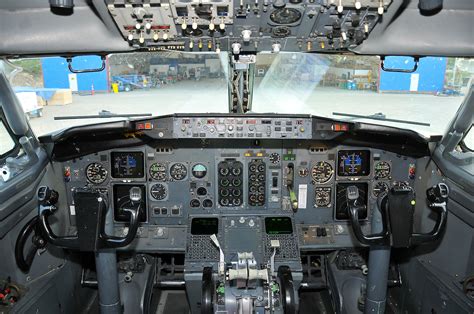 Boeing 737-400 cockpit | Simon Blakesley Aviation and Outdoor