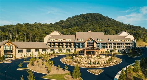 HeartSong Lodge & Resort: Inside Dolly Parton’s new lodge in the Tennessee mountains | CNN