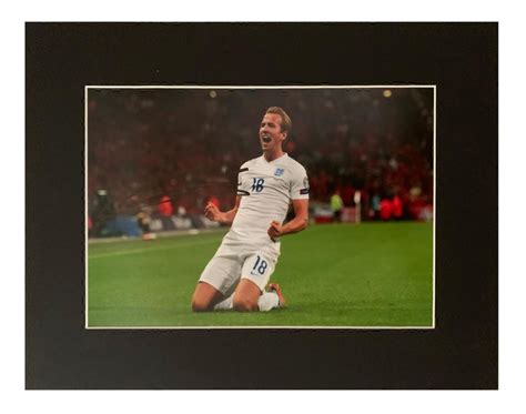 Signed Harry Kane Photo Display - England Football Autograph | Firma Stella