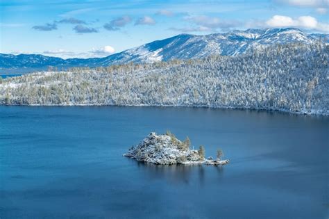 Premium Photo | The lake tahoe, in winter