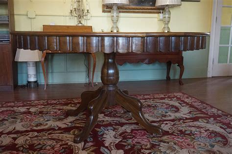 Round Mahogany Dining Table - In Days of Olde