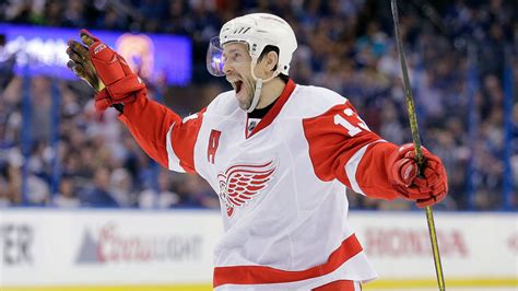 Pavel Datsyuk signs with hometown KHL club, ending speculation of NHL return