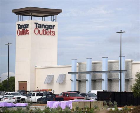 Want to work at the new outlet mall? Tanger hosting job fair to hire 900 | wfaa.com