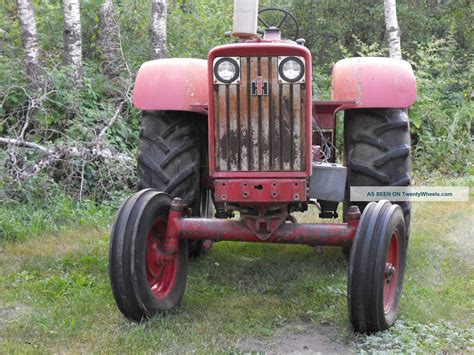 1965 International 706 Diesel Tractor - Standard Model