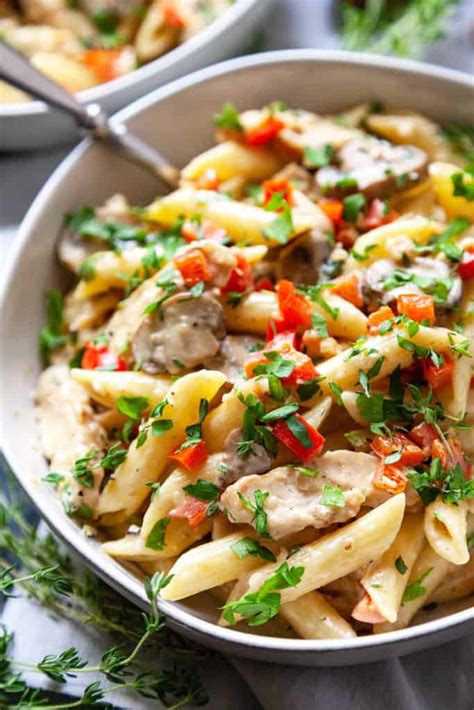 Creamy Mushroom Chicken Pasta with Red Pepper | Foodtasia