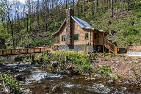 15 Absolute Coolest Smoky Mountain Cabins for 2021 – Trips To Discover