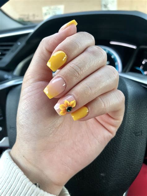 yellow ombré sunflower nails😍 Cute Spring Nails, Spring Nail Art, Summer Acrylic Nails, Summer ...