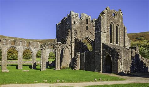 Llanthony Priory (Cadw) - Historic Site in Abergavenny, Abergavenny ...