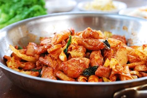 Dak Galbi (Stir-fried Spicy Chicken) - Korean Bapsang