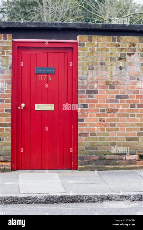 Brick garden wall door hi-res stock photography and images - Alamy