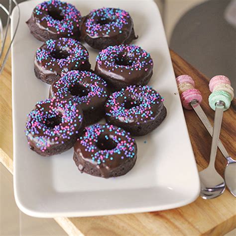 Mini Vegan Chocolate Donuts – Vegan Easy - veganeasy.org