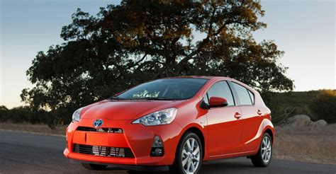 Toyota Strengthens Grip on Japan EV, Hybrid Market | WardsAuto