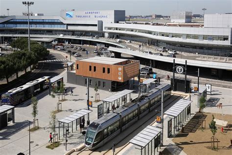 Toulouse airport bus, getting to and from airport Toulouse