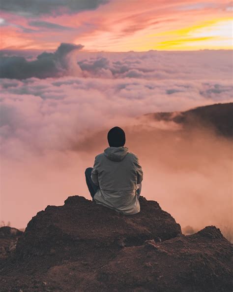 man sitting on cliff photo – Free Art Image on Unsplash