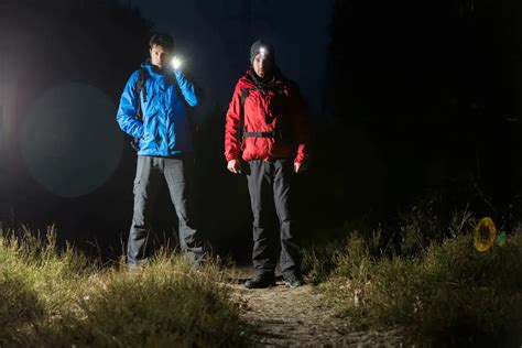 7 Best Hiking Flashlights – Durable And Waterproof