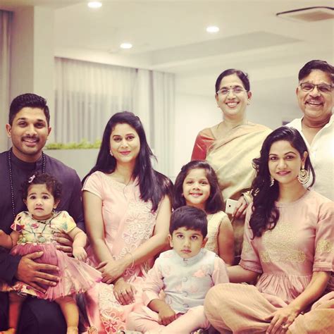 Allu Arjun Family Photos | Stylish Star, Bunny Wife Sneha Reddy and Son ...