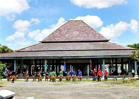 KERATON SURAKARTA ( SURAKARTA HADININGRAT PALACE), Suratkarta's Tourism