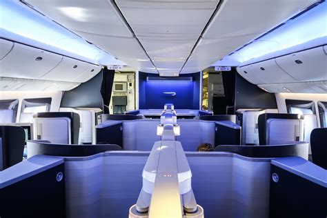 Which British Airways routes have first class Avios award availability?