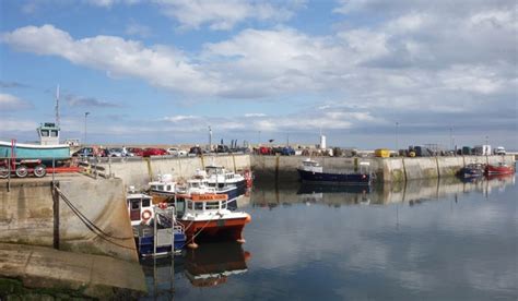 The Inner Harbour at Seahouses © Des Blenkinsopp cc-by-sa/2.0 :: Geograph Britain and Ireland
