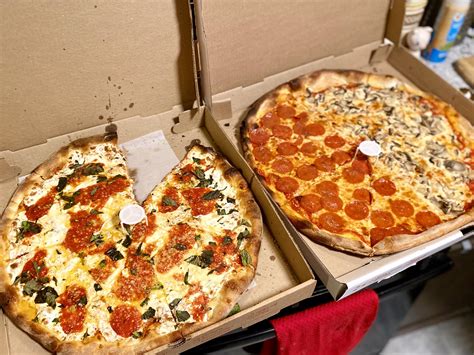 (I ate) pizza in Brooklyn. : r/FoodPorn