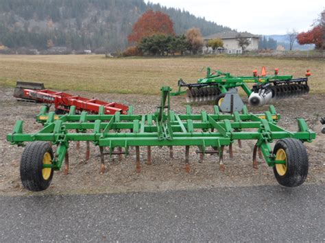 John Deere 960 Field Cultivator for sale in Armstrong, BC | IronSearch