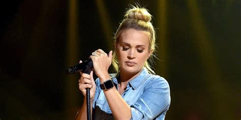 Carrie Underwood Face Scar Closeup - People React to Country Star's Selfie