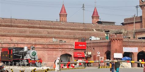 Lahore Railway Station - Pakistan Guide