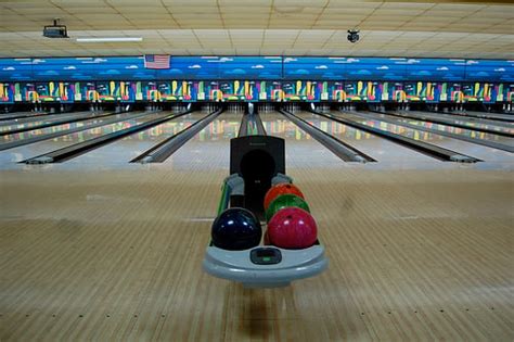 How Much Does Bowling Cost? | HowMuchIsIt.org