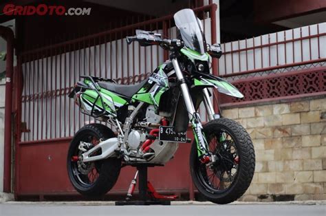 Total dan Unik Modifikasi Kawasaki KLX 250 Jadi Supermoto Touring - GridOto.com