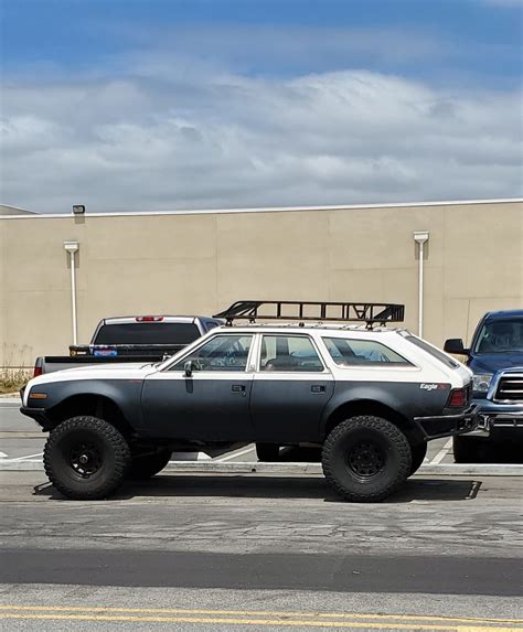 Spotted this lifted AMC Eagle X some time ago : Battlecars