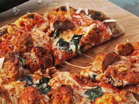 How to Make Meatball Pizza