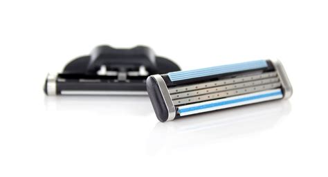 airport security - Can I bring a pack of razor blades on a plane? - Travel Stack Exchange