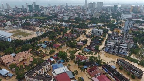 At Least 3 Dead in Malaysia as Severe Storm Forces Thousands to ...