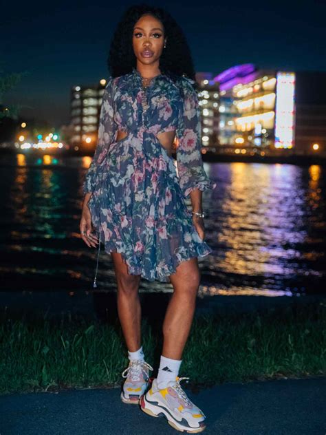 30 SZA Outfits That Highlight Her Style Journey