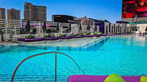 Cosmopolitan Las Vegas Pool Review – Everything You Need to Know about the Cosmopolitan Pool Decks