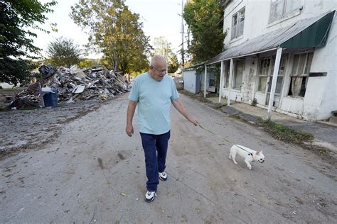 Flooded Tennessee town wrestles with how, where to rebuild | AP News