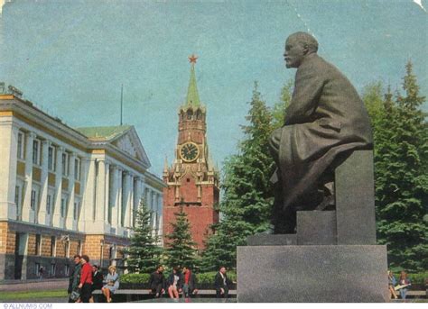 Moscow Kremlin - Statue of Lenin and Spasskaya tower, Russia - Moscow ...