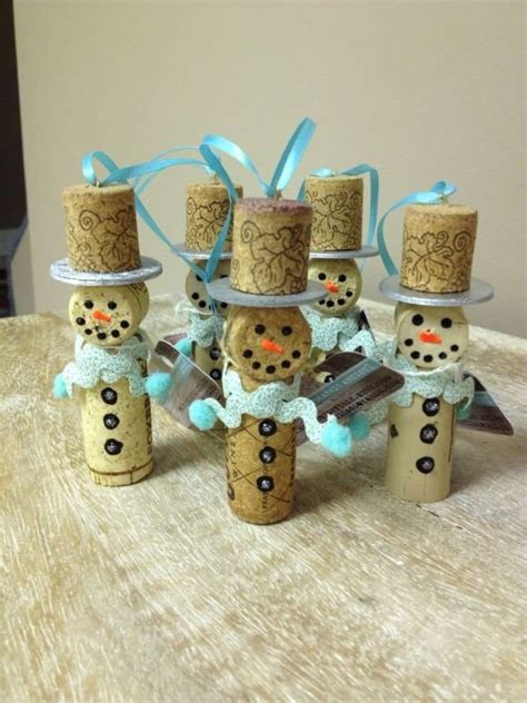 30 Creative DIY Wine Cork Christmas Ornaments Ideas - MagMent