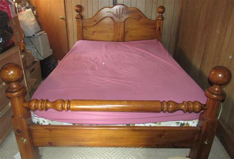 Lot 40- Vintage Queen Oak Wood Bed Frame | EstateSales.org