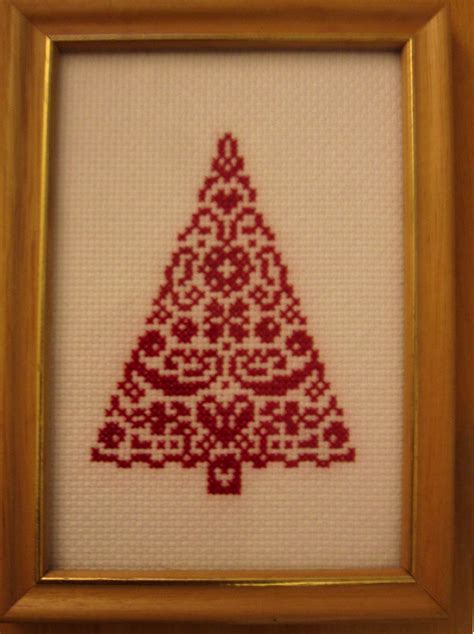 Cross-stitch Christmas Tree by apastelbee on DeviantArt