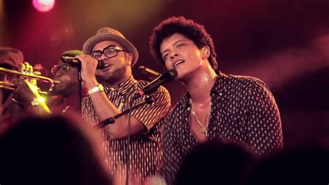 Bruno Mars - Runaway Baby [Live in Paris] http://www.youtube.com/watch ...