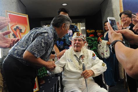 Pearl Harbor Survivors Receive Heroes' Welcome in Honolulu > Air ...