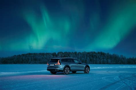 Volvo V60 Cross Country T5 Test Drive in Luleå, Sweden - Volvo Cars Global Media Newsroom