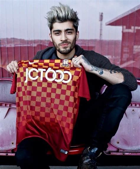 Zayn Malik with a Bradford city jersey after his beats1 interview with ...