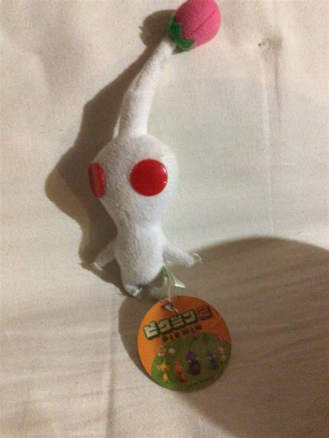 i have this White Pikmin plush from 2004 : r/Pikmin