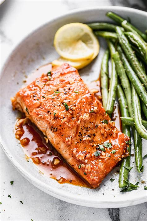 Honey Garlic Salmon {Ready in 20 Minutes} – WellPlated.com