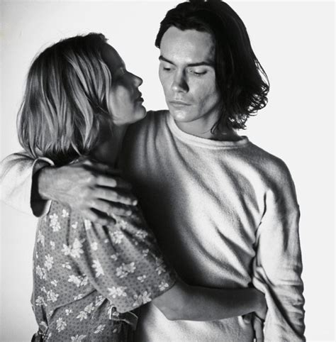 River Phoenix & Samantha Mathis. Samantha was RIver's girlfriedn and was with him at the Viper ...